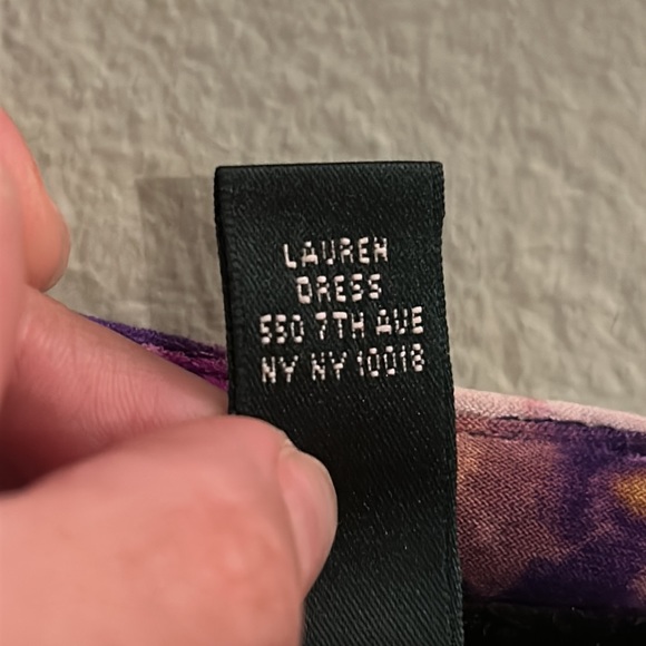 Beautiful loved dress. Spring summer or fall light yet heavy & it gives u curves - Picture 4 of 7